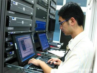 大學(xué)計(jì)算機(jī)專業(yè)就業(yè)選擇 網(wǎng)絡(luò)工程師與軟件工程師的深度解析